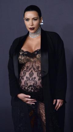 Kim Kardashian... İLLE DE DANTEL, İLLE DE TRANSPARAN! galerisi resim 4