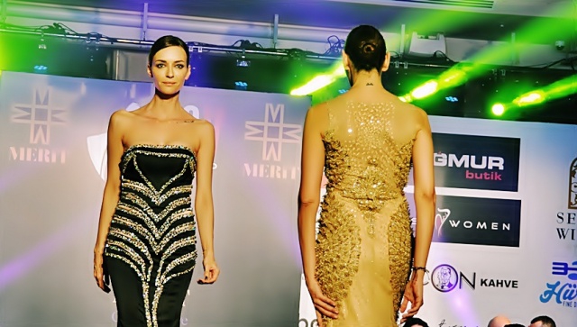 “Kıbrıs Moda Günü”...YAVRU VATAN'DA MODA RÜZGARLARI ESTİ!.. galerisi resim 13