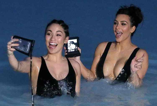 Kim Kardashian... MAYOSUNU GİYDİ, ORTALIĞA ÇIKTI! galerisi resim 7