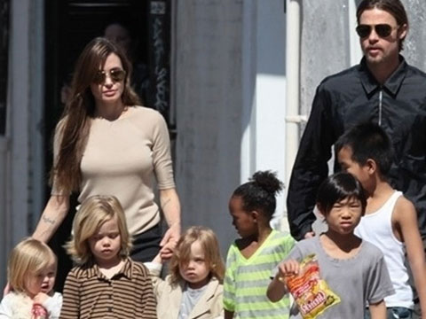 Angelina Jolie - Brad Pitt... VELAYET SAVAŞI KIZIŞTI!