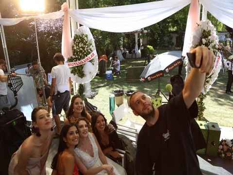 Damat Takımı... FİLMİN GÜZELLERİNDEN YÖNETMENLİ BAK-ÇEK!..