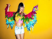 Elif Kaya...ESKİ VOKALİSTİNDEN HANDE YENER'E SİTEM DOLU SÖZLER
