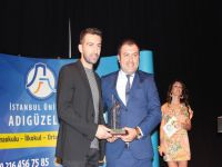 Erdem Yener... "TEGV" YARARINA MÜZAYEDEDE HEYKEL SATTI!..
