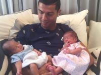 Cristiano Ronaldo... TAŞIYICI ANNEDEN İKİZ BABASI OLDU!