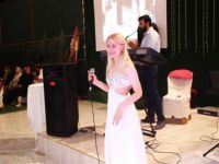 Aleyna Tilki...AMCASININ DÜĞÜNÜNDE ŞARKI SÖYLEDİ!