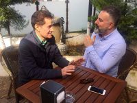 Zekai Tunca... DÜNYA CEP'TE, BİR KULAKLIK KADAR UZAK!