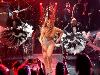 Jennifer Lopez... HEM SESİYLE, HEM KIYAFETLERİYLE GALAYA DAMGASINI VURDU!