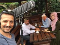 Wilma Elles... MODAYA UYDU; BAŞINI KAPADI!..